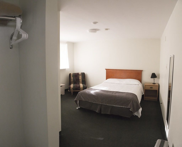 Bedroom 3, Asessippi Inn, Division No. 16