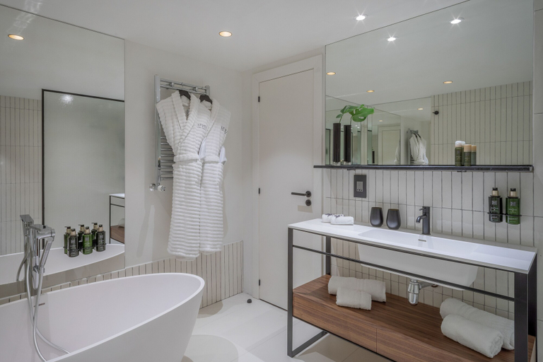 Bathroom 5, The Level at the Melia White House, London