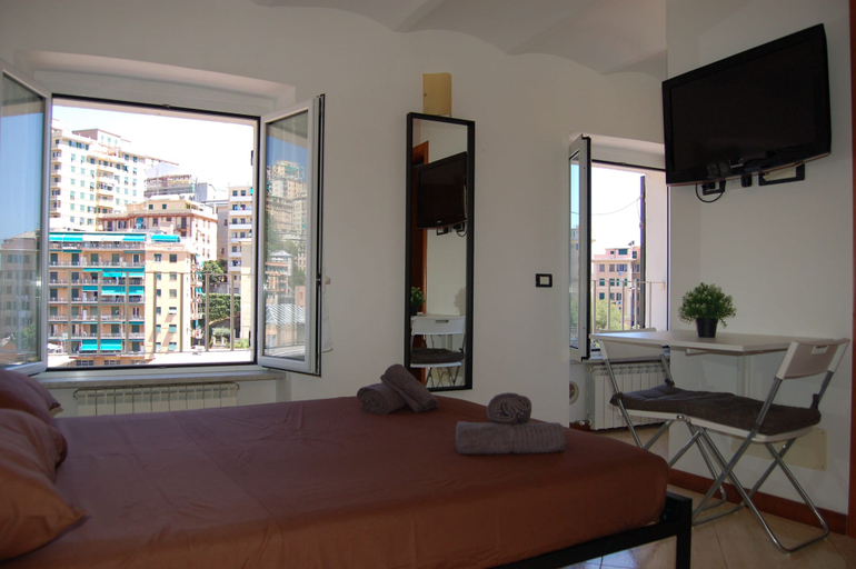 Room 3, Cosy Apartment Central Location City View Genova, Genova