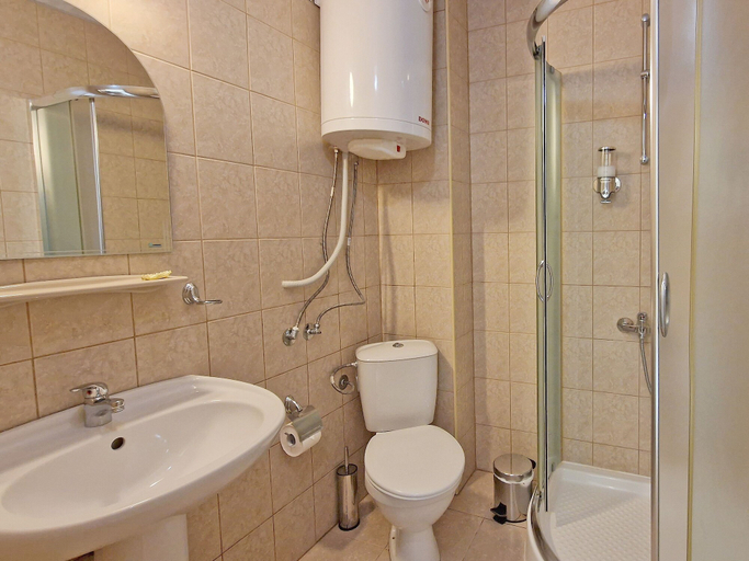 Bathroom 5, Marty's Beachfront Apartments, Nesebar