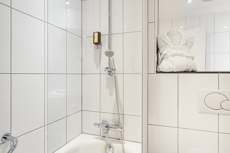 Bathroom 4, Schlosshotel Hellenstein, Heidenheim