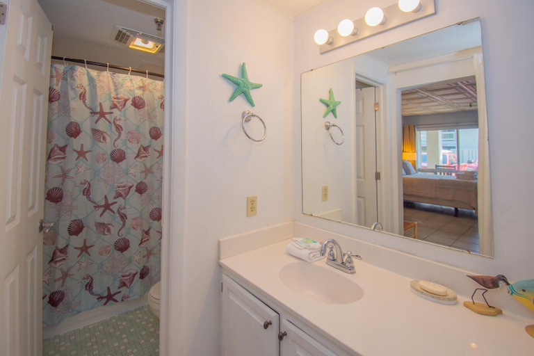 Bathroom 3, 512 Sunsuites, Beaufort