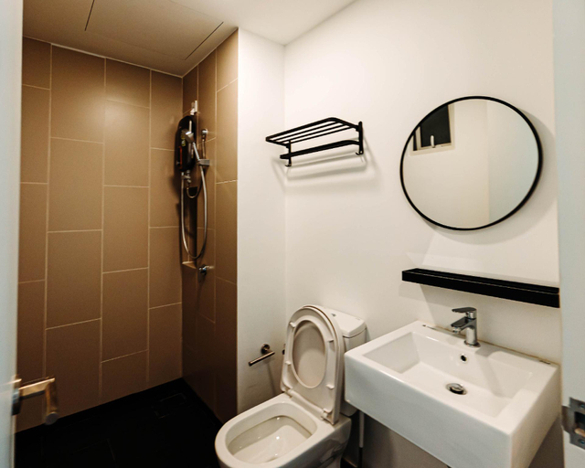 Bathroom 4, Pudu Apartments, Kuala Lumpur