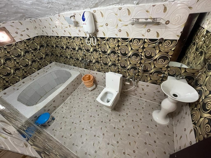 Bathroom 4, Yuvraj Fort, Ajmer