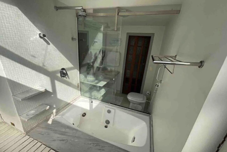 Bathroom, Ibirapuera Park House, São Paulo