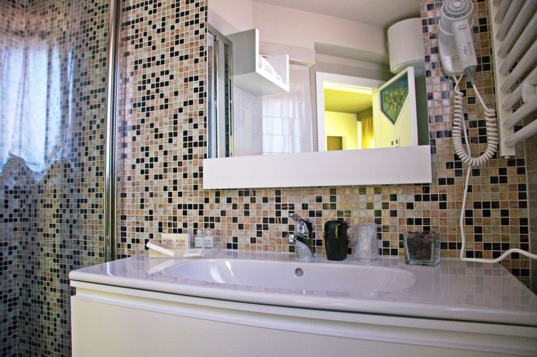 Bathroom 3, Foglie d'Acqua, Barletta-Andria-Trani