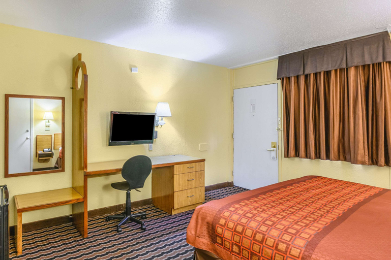 Bedroom 3, Rodeway Inn Metairie - New Orleans West, Jefferson
