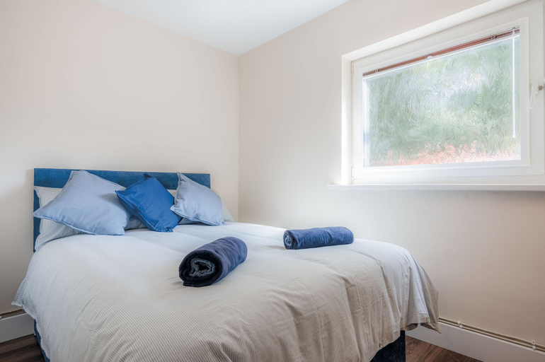 Bedroom 3, Croft Court - 1 Bedroom Apartment - Tenby, Pembrokeshire