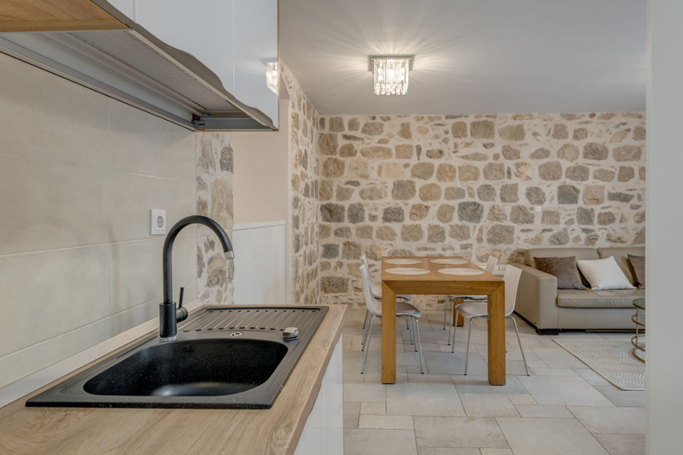 Others 4, Casa Aurum - City Vibes, Split