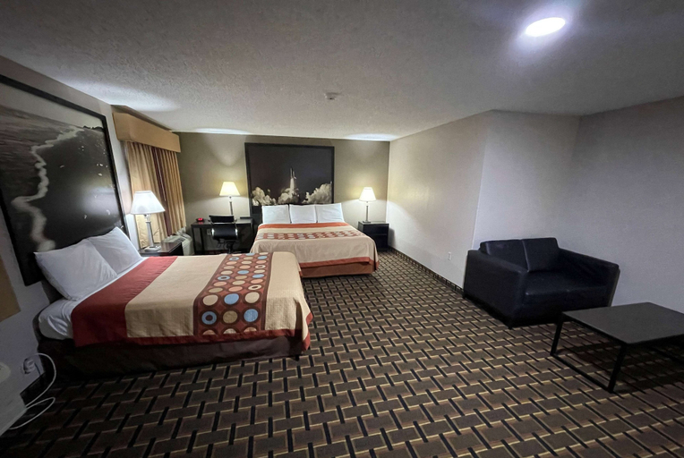 Bedroom 3, Super 8 by Wyndham League City, Galveston