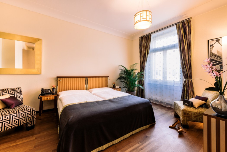 Bedroom 3, Art Deco Hotel Montana, Luzern