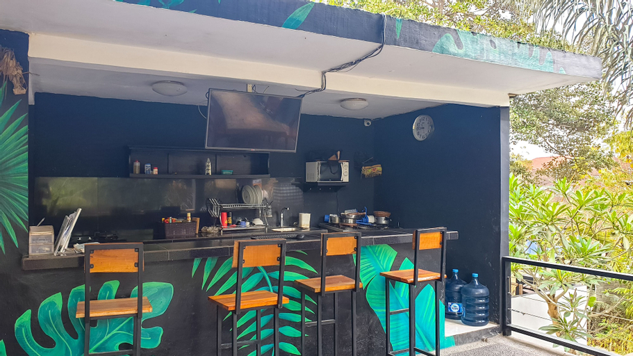 Food & Drinks