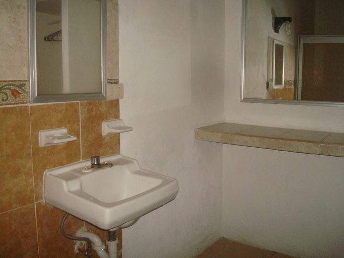 Bathroom 4, Hotel Cervantino, Tapachula