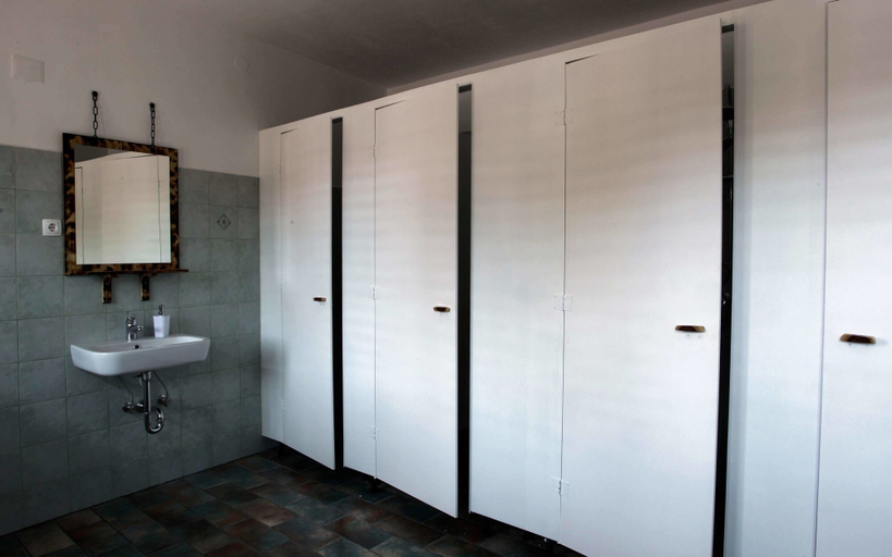 Bathroom, Residence Muzica, Komen
