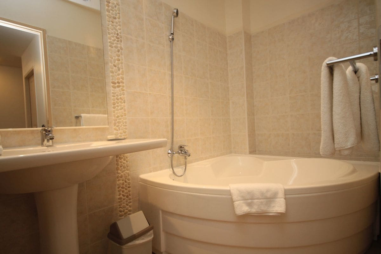 Bathroom 4, Hotel Costa Rossa, Corse-du-Sud