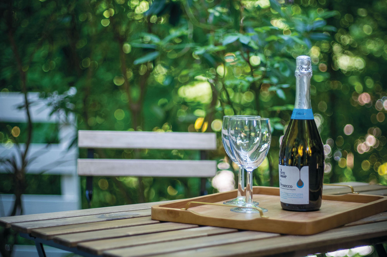 Food & Drinks, Croft Court - 1 Bedroom Apartment - Tenby, Pembrokeshire