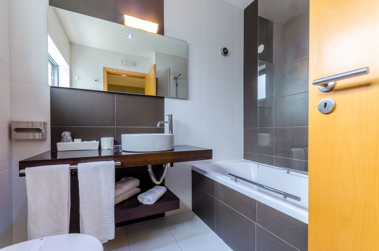 Bathroom 5, Hotel Lido, Cascais
