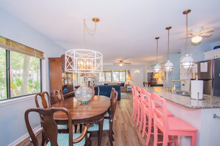 Food & Drinks, 863 Salt Cedar, Beaufort