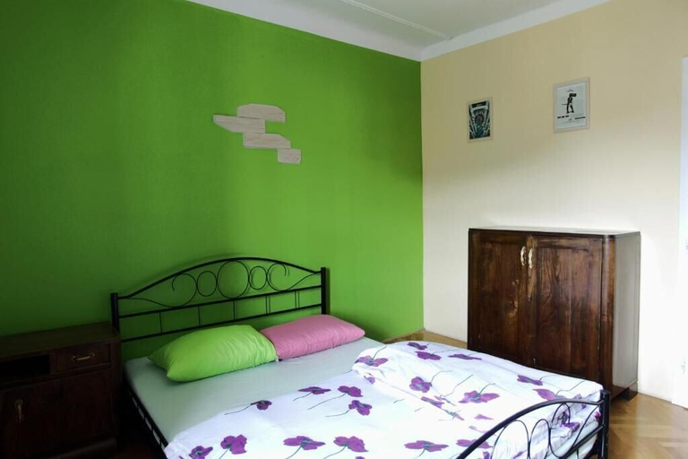 Bedroom 3, Residence Muzica, Komen