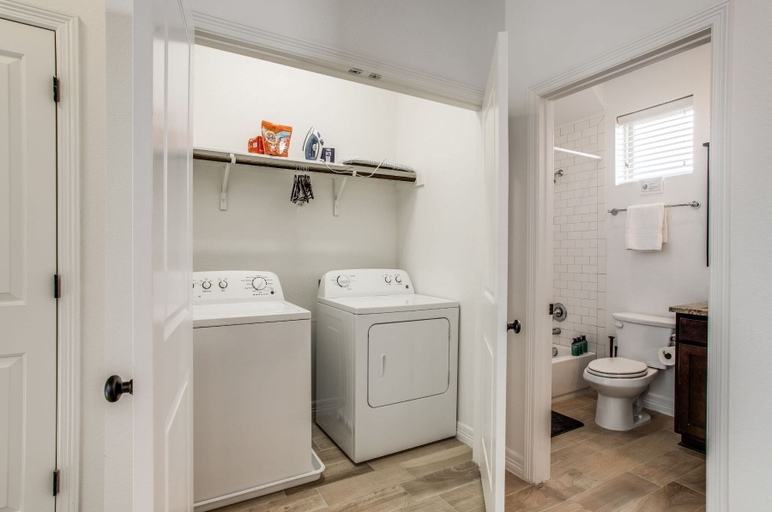 Bathroom 2, 3BR CozySuites Central Austin - 7, Travis