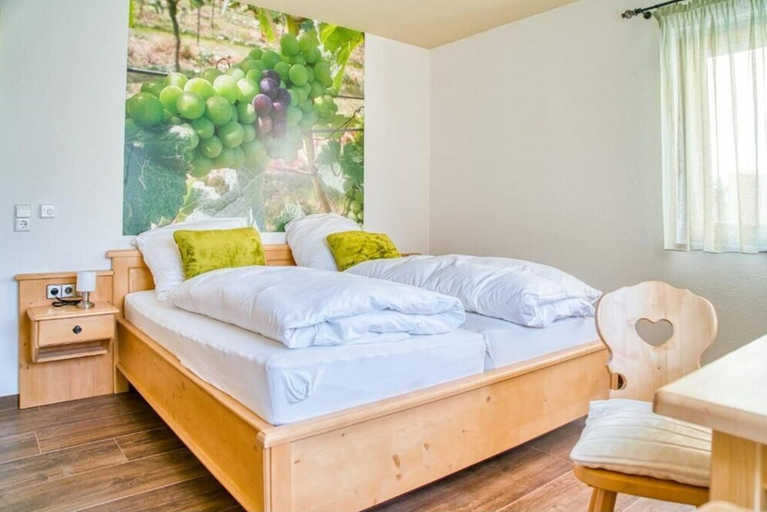 Bedroom 2, Gästehaus Weingut Politschek, Heilbronn
