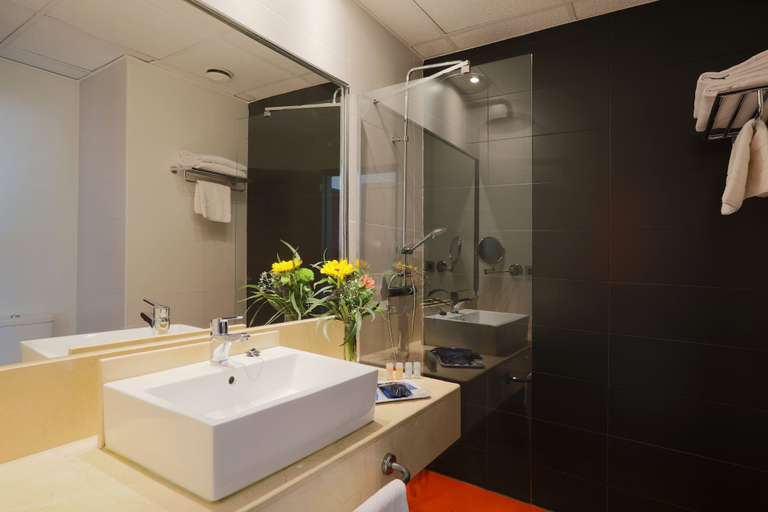 Bathroom 5, Hotel Chamartin The One, Madrid