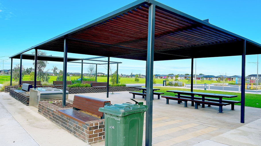 Food & Drinks, Tarneit Holiday Home, Melbourne