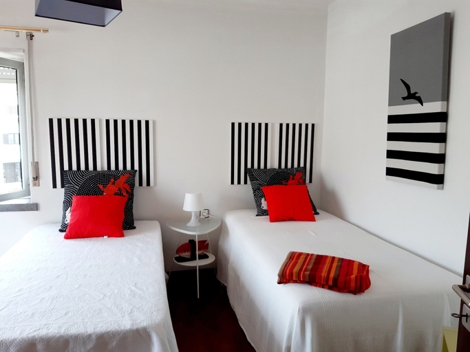 Bedroom 3, Impecable 4-bed Villa in Praia da Areia Branca, Lourinhã