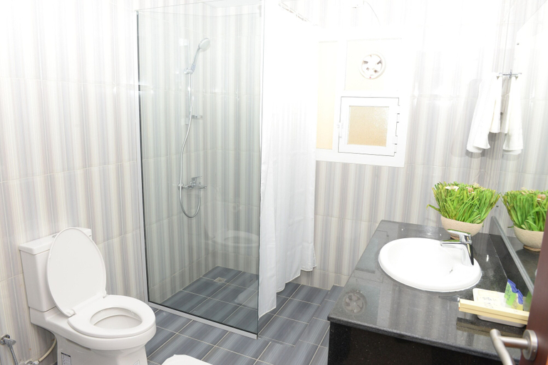 Bathroom 3, Stars Hotel, Bausher