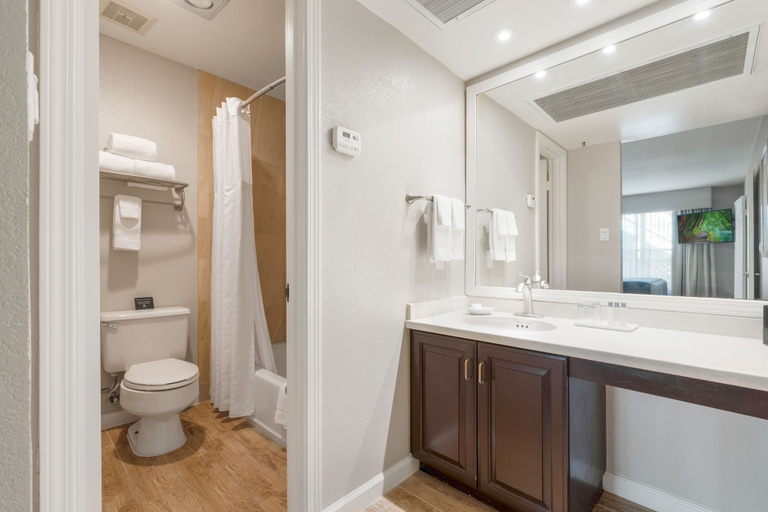 Bathroom 5, Chase Suites Hotel Brea-Fullerton, Orange