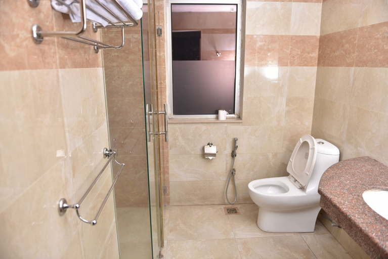 Bathroom 5, Shalimar Tower Hotel Lahore, Lahore