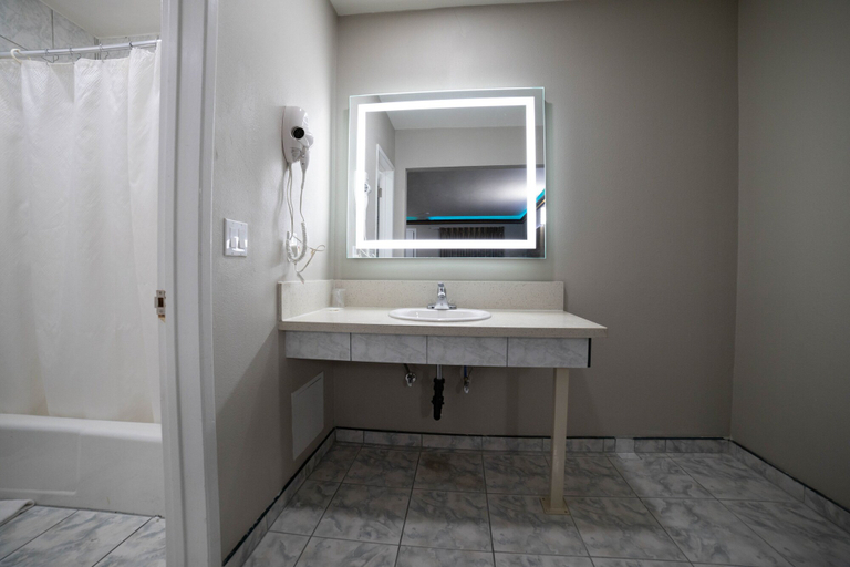 Bathroom 4, Artesia Motor Inn, Los Angeles