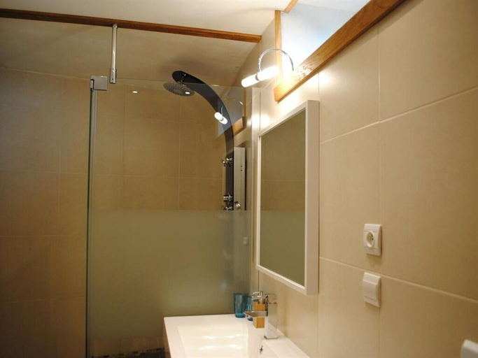 Bathroom 5, Le Chalet Champenois, Marne