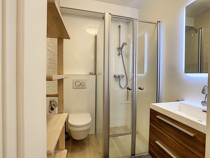 Bathroom, Brand New Studio in City Center, Luxembourg