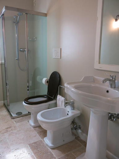 Bathroom 3, Conero Azzurro, Ancona
