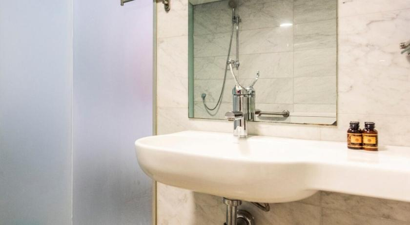 Bedroom 3, Traditional Room In Northbridge with Rooftop Terrace, Perth