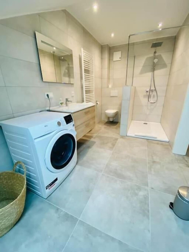 Bathroom 2, 2 bedrooms in the heart of Limpertsberg, Luxembourg
