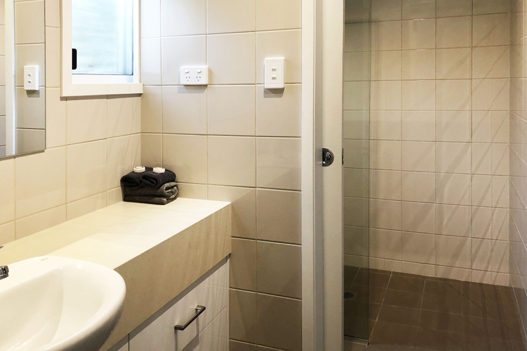 Bathroom 4, Magnums Airlie Beach, Whitsunday