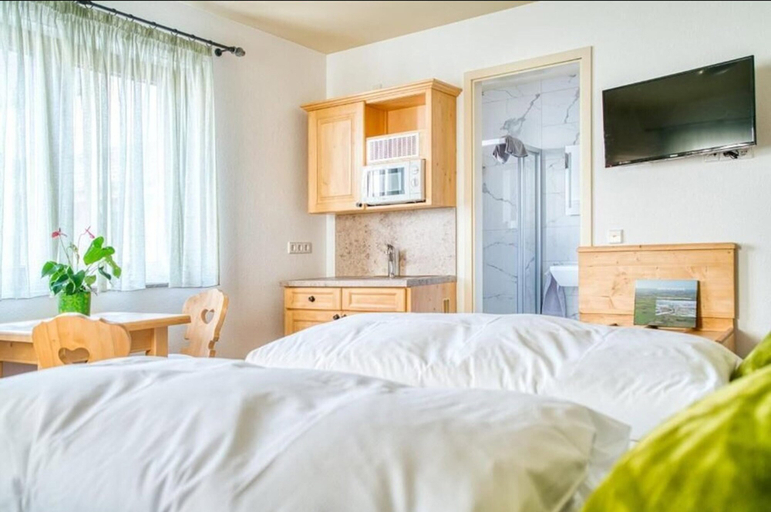 Bedroom 4, Gästehaus Weingut Politschek, Heilbronn