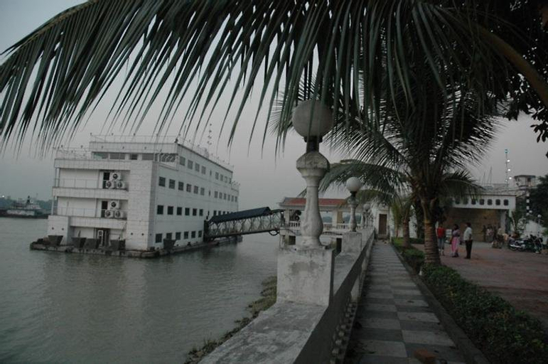 THE FLOATEL HOTEL, Kolkata