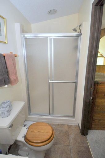 Bathroom 4, Treetop Cabin, Berkeley