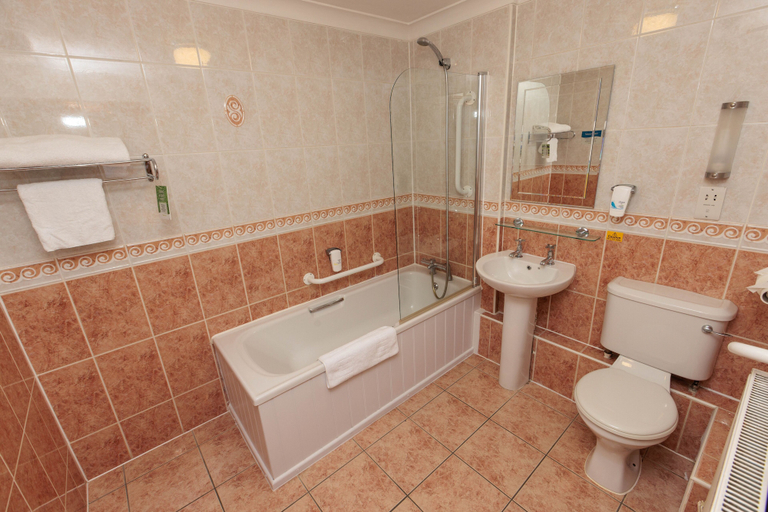 Bathroom 4, Boundary, Alfreton by Marston's Inns, Derbyshire