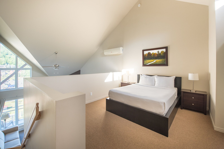 Bedroom 2, Condos Château-Bromont, La Haute-Yamaska