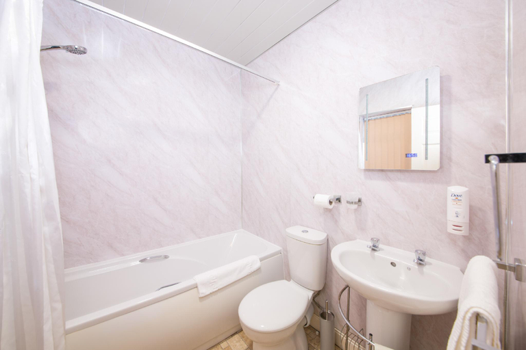 Bathroom 4, Dalesgate Hotel, Bradford