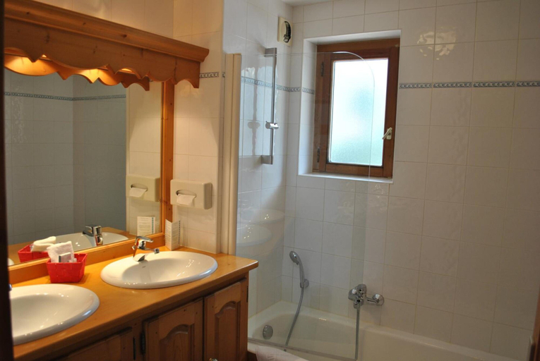 Bathroom 4, Hotel L'Oustalet, Haute-Savoie