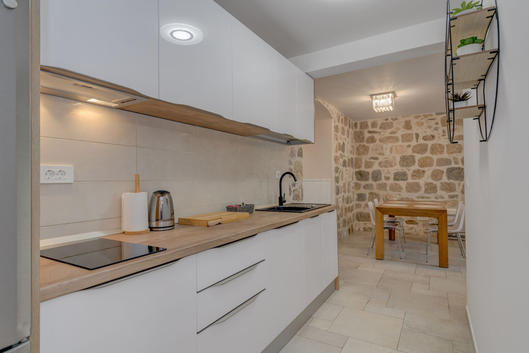 Others 5, Casa Aurum - City Vibes, Split