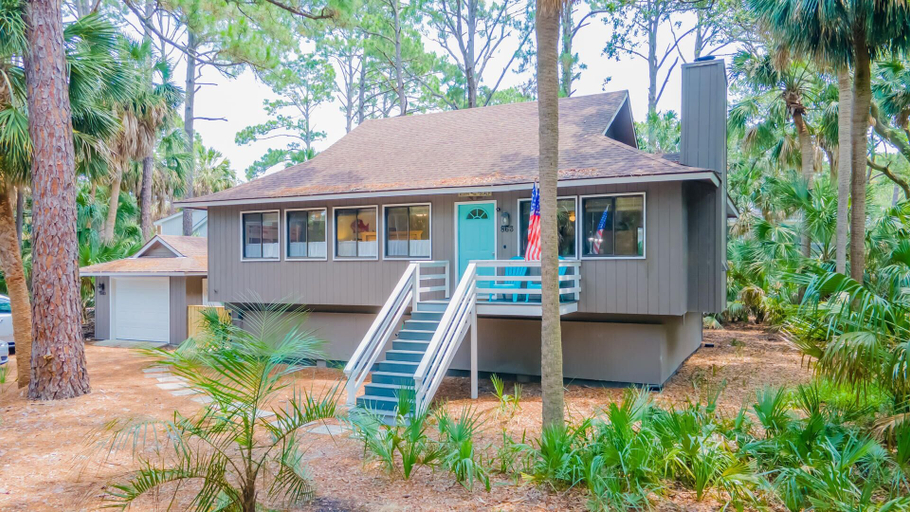 Exterior & Views