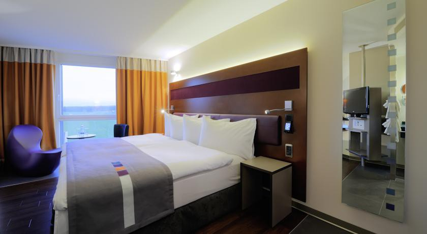 Bedroom 2, Radisson Hotel Zurich Airport, Dielsdorf