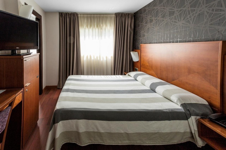 Bedroom 2, Nuevo Torreluz Hotel, Almería