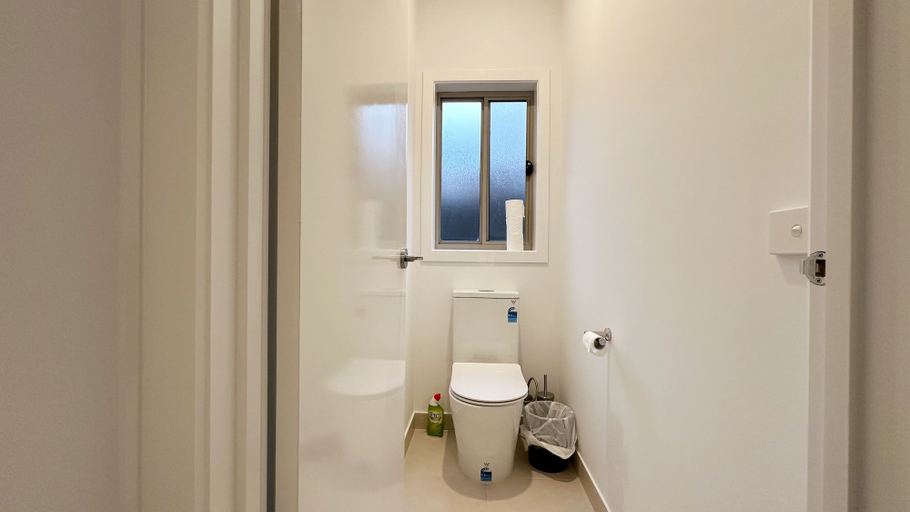 Bathroom 3, Tarneit Holiday Home, Melbourne